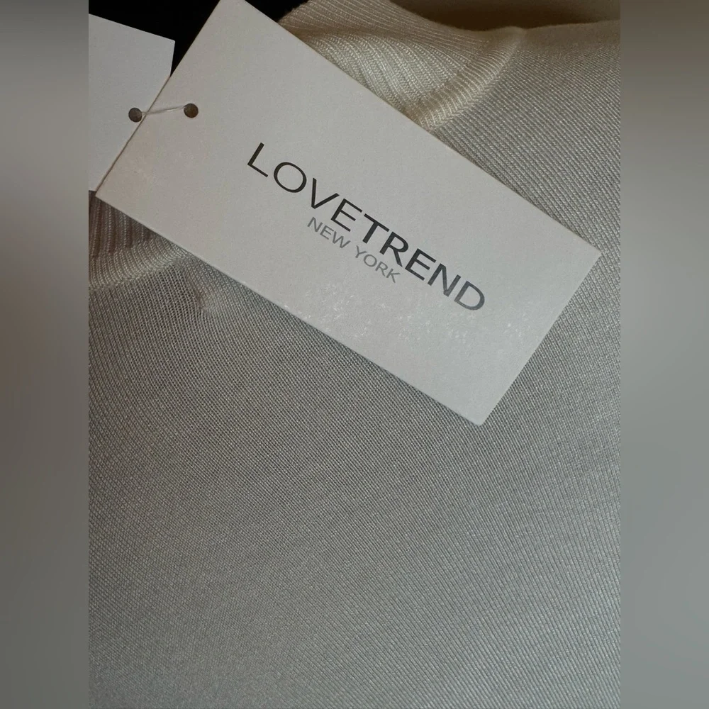 NWT Love Trend New YorK Cream mock neck Sweater with Puff Sleeves